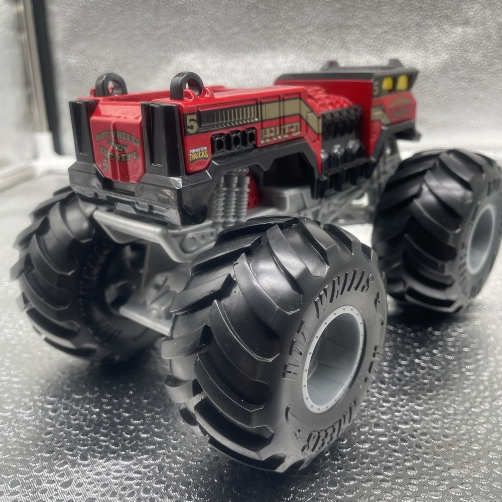 Hot Wheels Monster Jam Fire Department Truck 4X4 HWFD 5 Alarm Die Cast - Picture 3 of 5